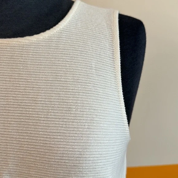 Madewell Texture & Thread Split-Back Shell Top . - Picture 7 of 9